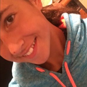 Meet your Posher, Hallie